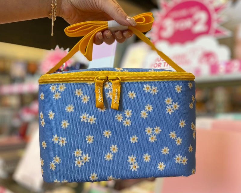 Paperchase insulated lunchbox with daisy pattern